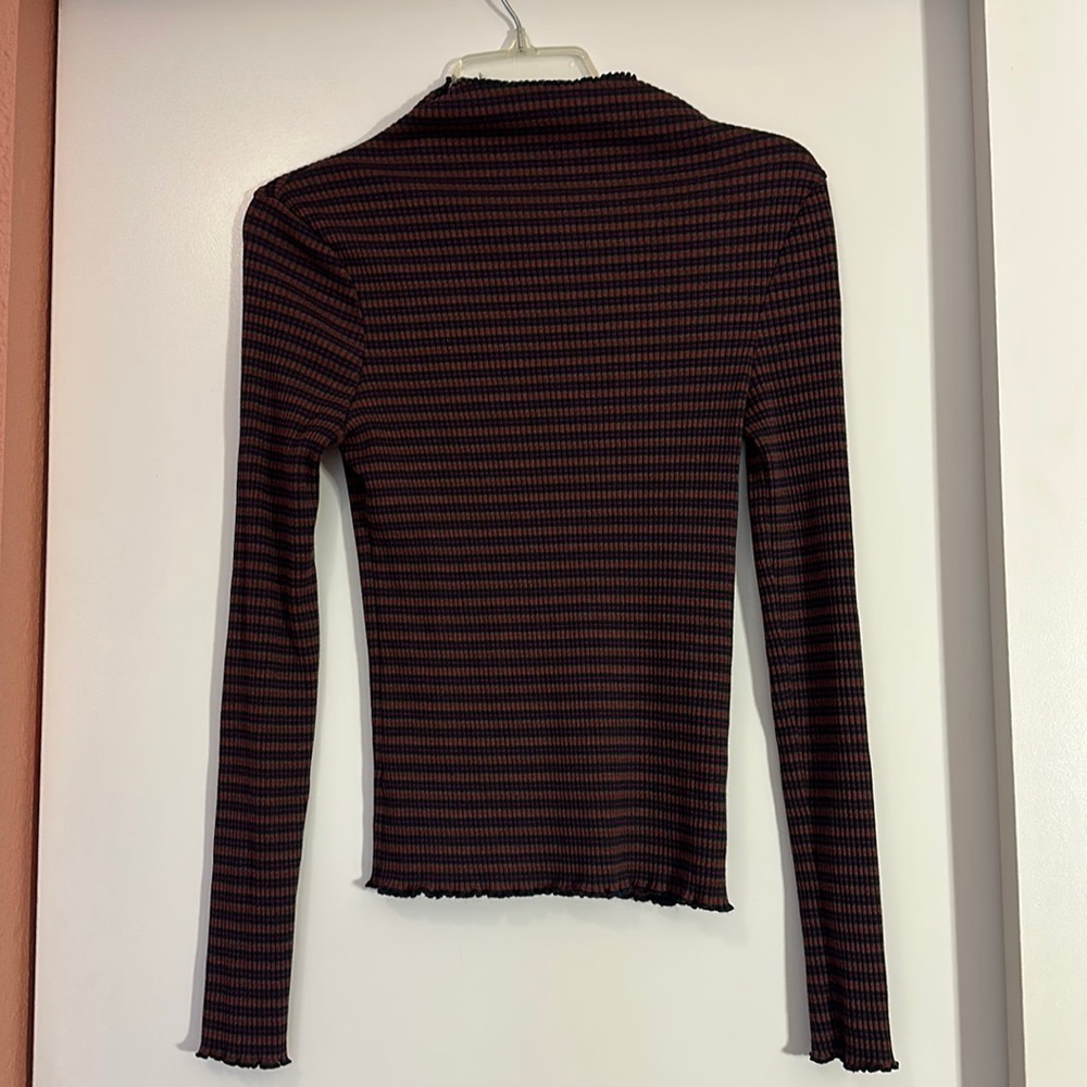 Levi’s mock neck ribbed turtleneck-Fall vibes